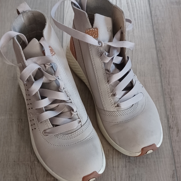 Timberland Shoes - FIRM! Timberland High Top Size 7.5 Women Leather Aerocore Energy System, Grey.